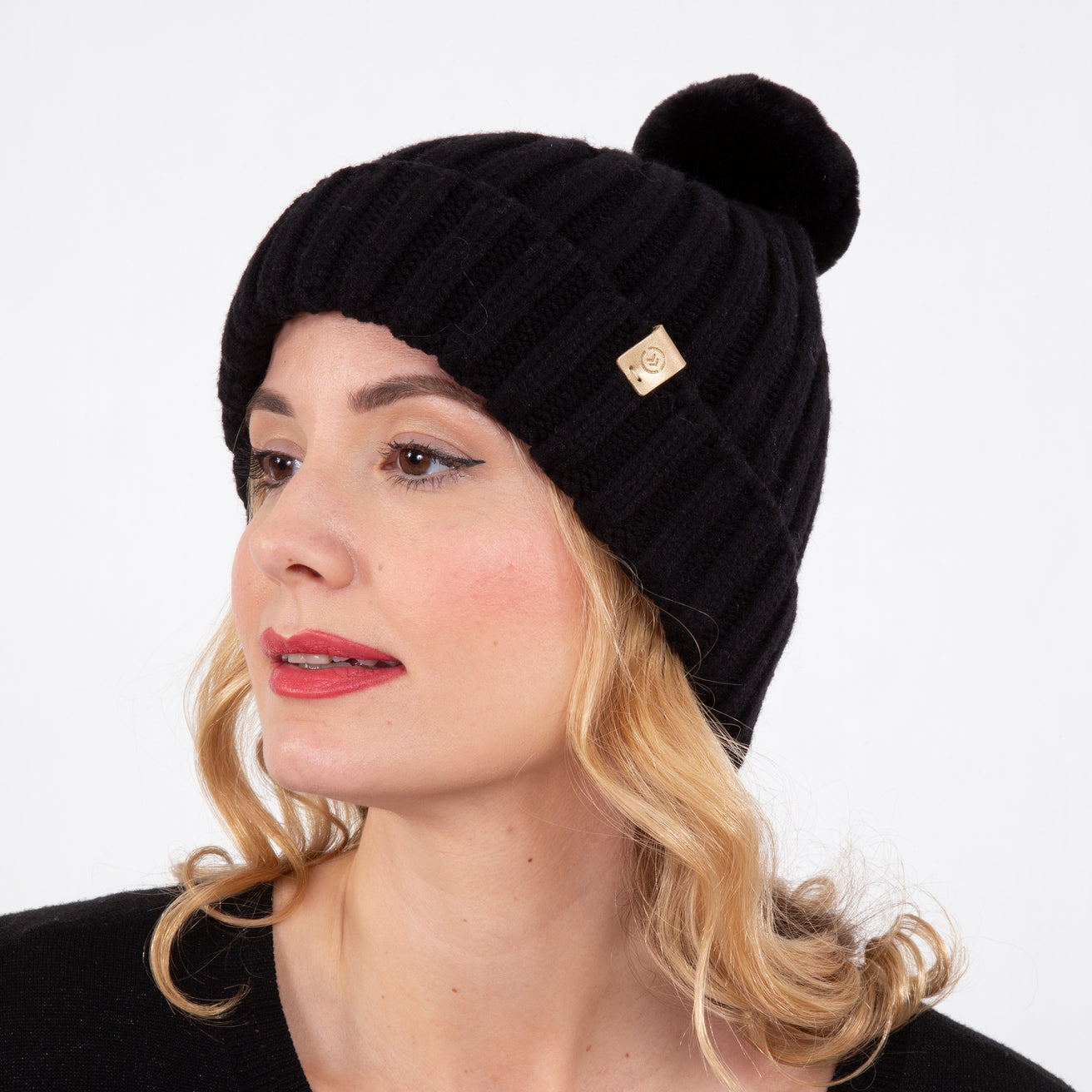 Gorro Mujer con pompon trenzas Negro