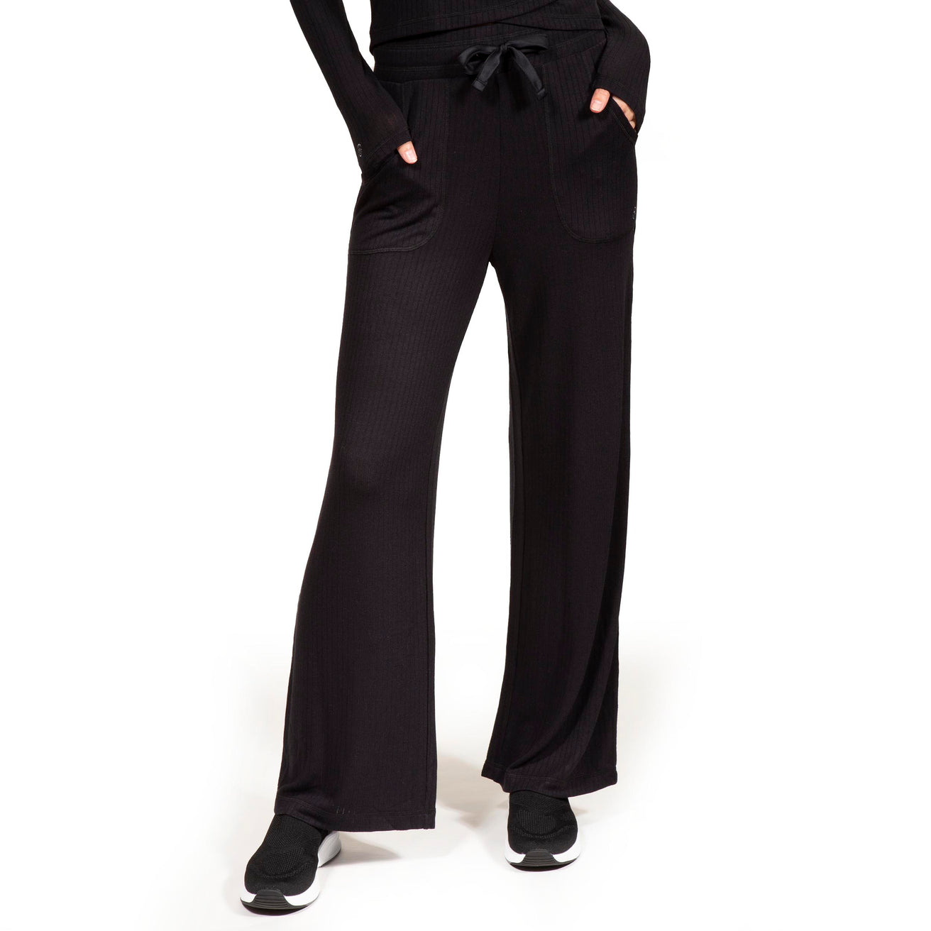 Conjunto Homewear con camiseta cruzada y pantalón ancho Negro