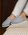 porte-chaussons-charentaise-rayures-bleu