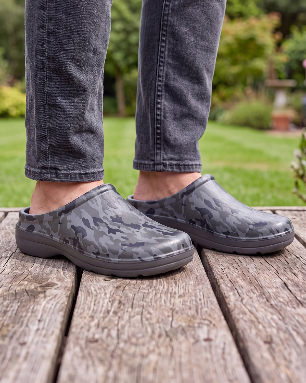 Zuecos de jardín Hombre estampado camuflaje Gris